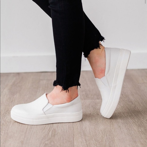 White slip on sneakers - Picture 8 of 8